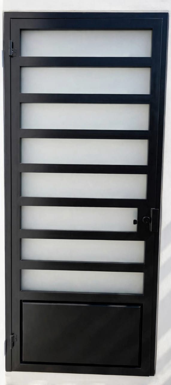 Puertas de Servicio y Mosquiteras
